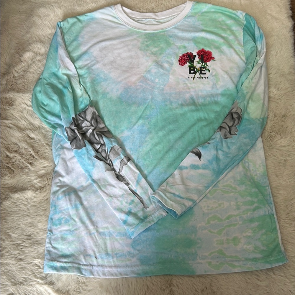 Fresh laundry Tie-Dye Long Sleeve Shirt with Floral Design.